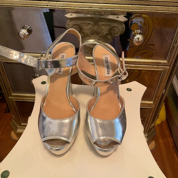 Steve Madden stack platform heel silver strap open toe. - Picture 2 of 8